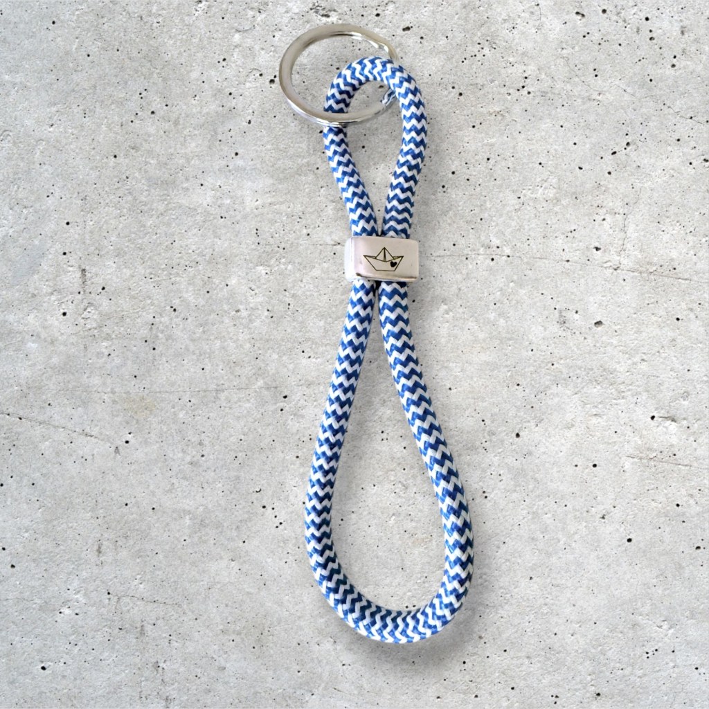 Segeltau-Schlüsselanhänger Papierschiff blau weiss wie das Meer