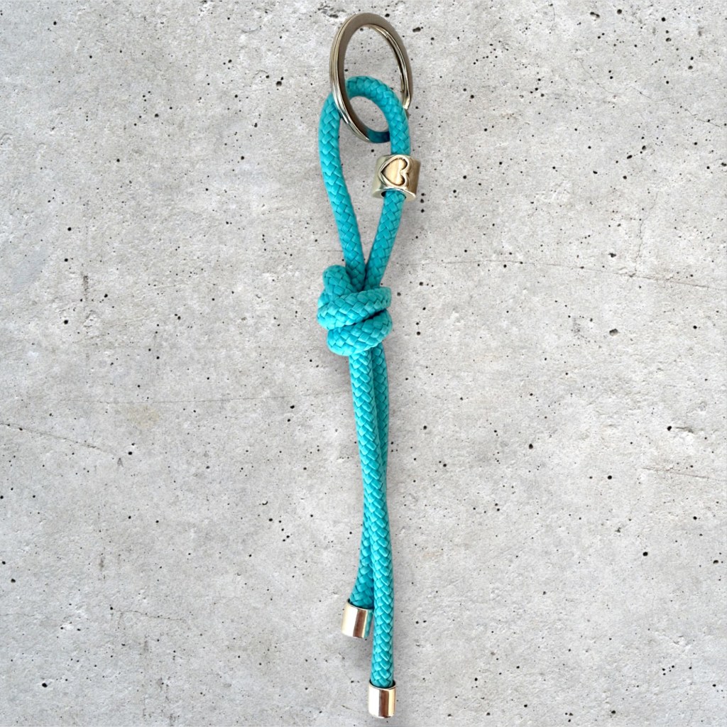Segeltau-Schlüsselanhänger Herz Knoten hellblau